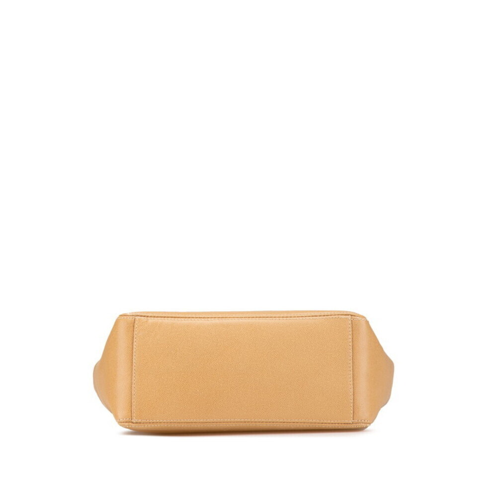 CHANEL Cream Caviar Leather Logo Shoulder Bag - Picture 3 of 14